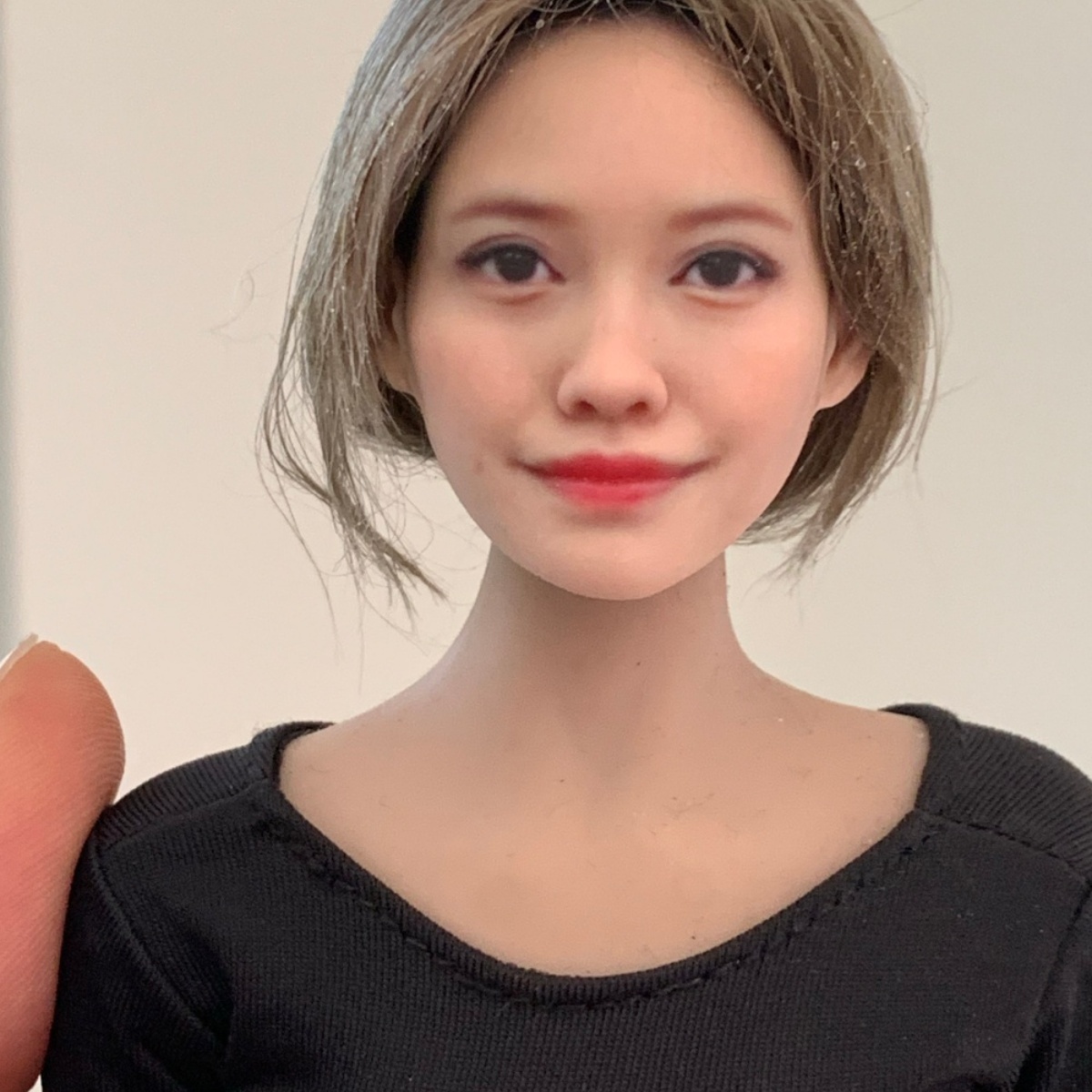 Beauty Makeup Edit - Scultura realistica della testa di Arina